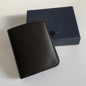 Lululemon Green Wallet